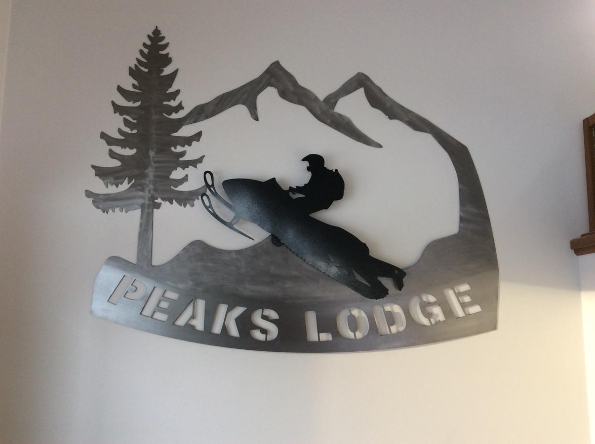 Peaks Lodge Revelstoke Dış mekan fotoğraf