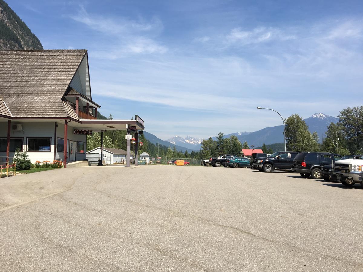Peaks Lodge Revelstoke Dış mekan fotoğraf