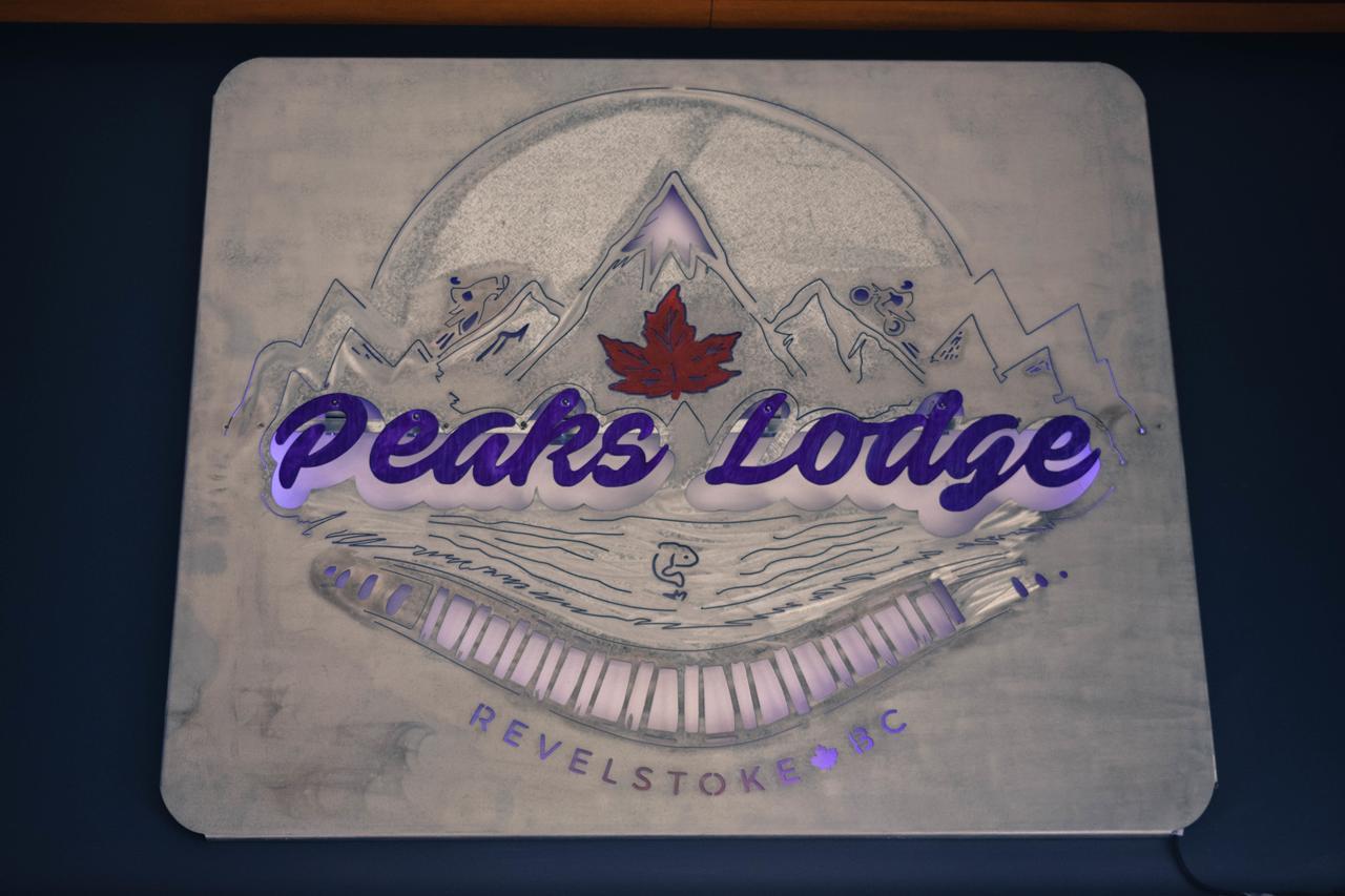 Peaks Lodge Revelstoke Dış mekan fotoğraf