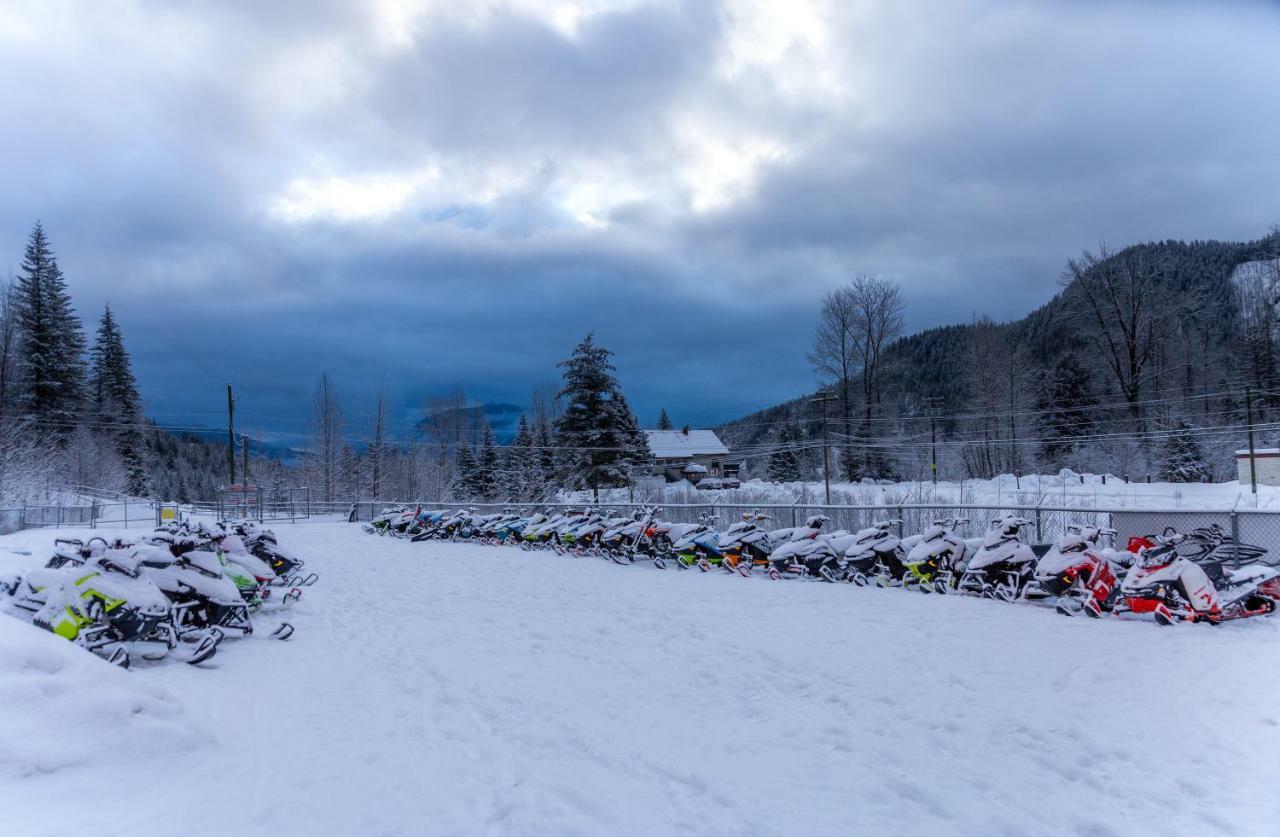 Peaks Lodge Revelstoke Dış mekan fotoğraf