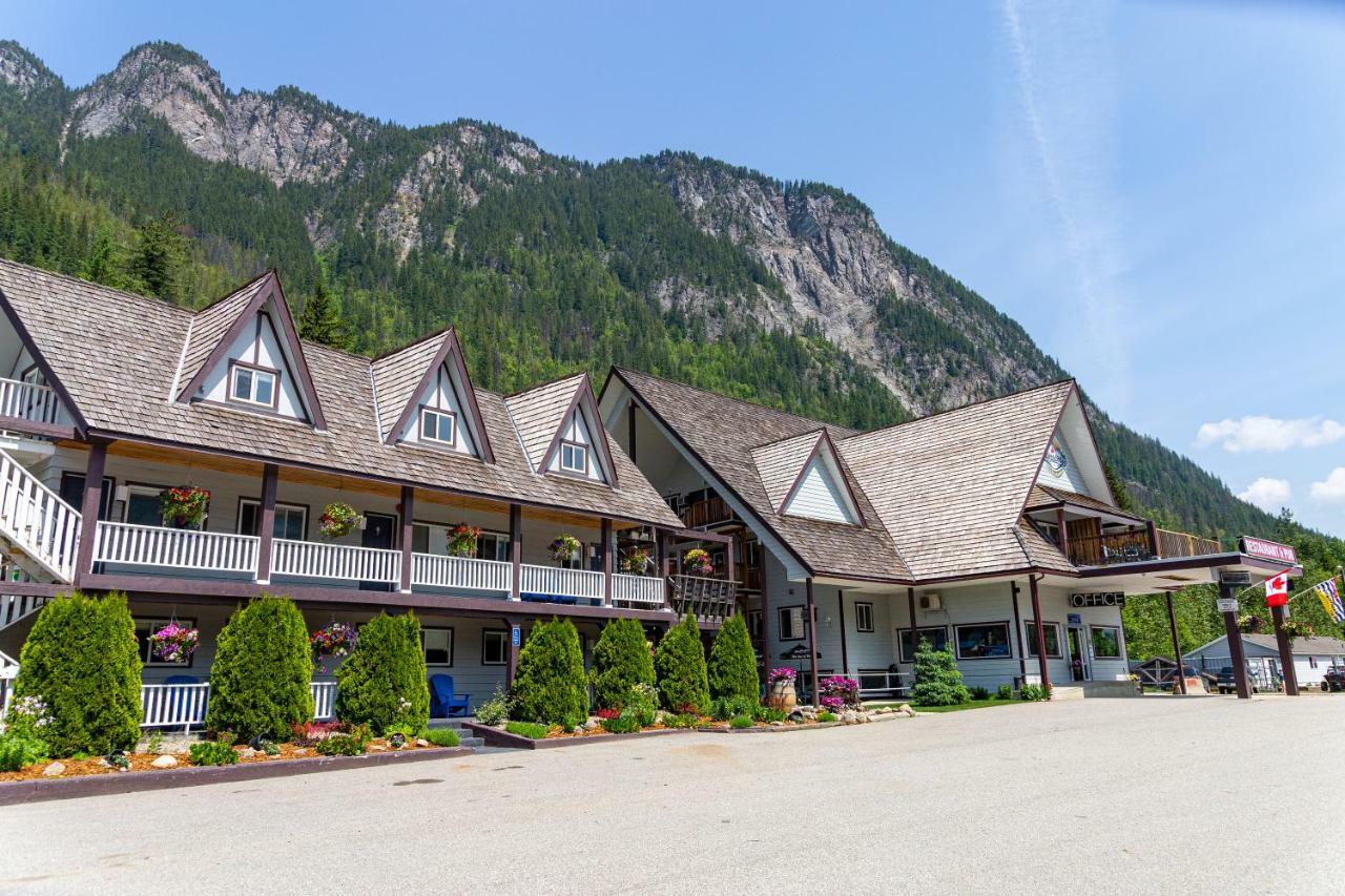 Peaks Lodge Revelstoke Dış mekan fotoğraf