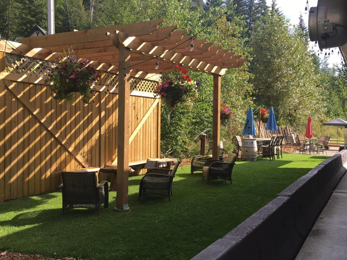 Peaks Lodge Revelstoke Dış mekan fotoğraf