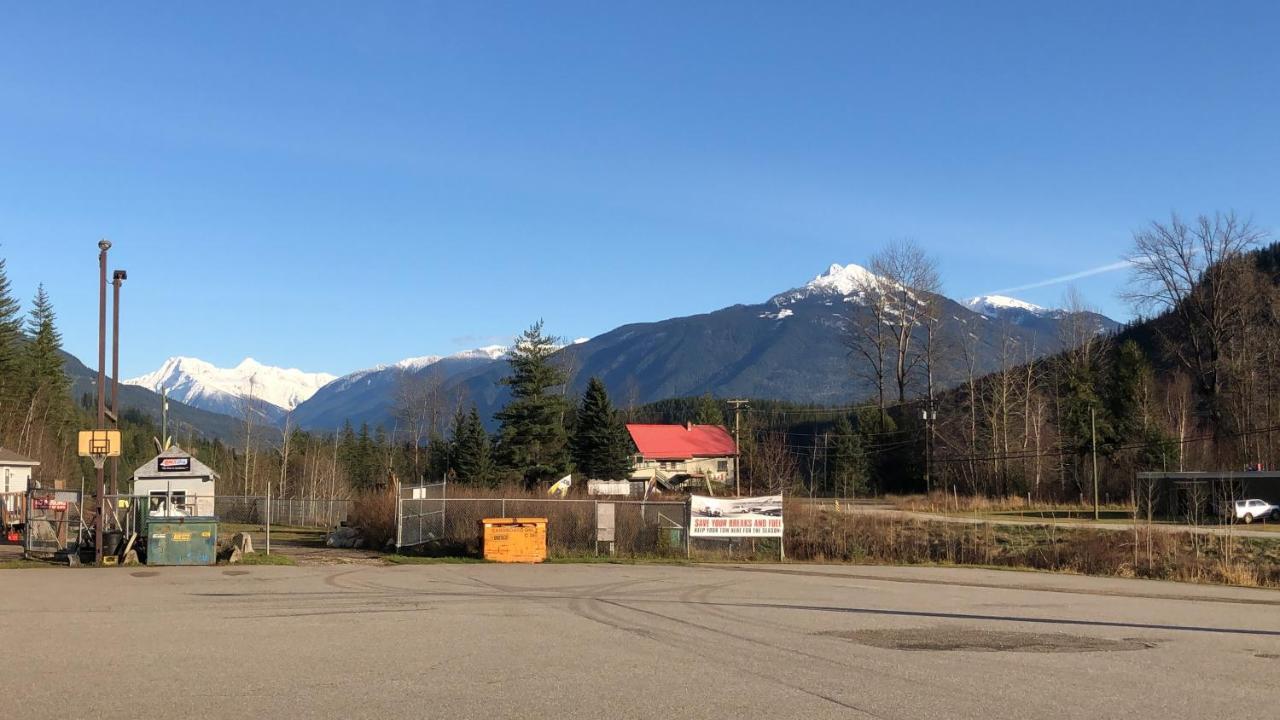 Peaks Lodge Revelstoke Dış mekan fotoğraf