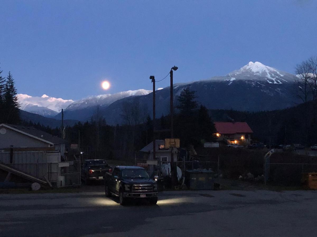 Peaks Lodge Revelstoke Dış mekan fotoğraf